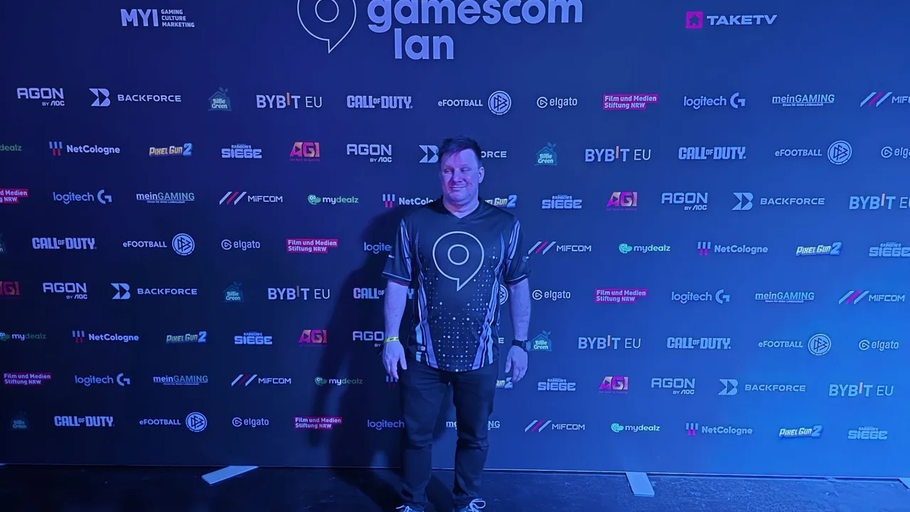 Huskynarr auf der gamescom LAN 2026 - Vor der Fotowand